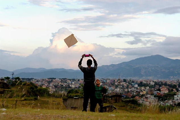 kite flying 2081