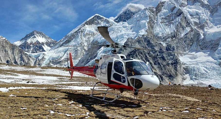 Luxury Everest Base Camp Heli Trek_ebc-helicopter-at-kalapatthar