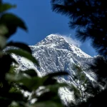 mount everest from the loop of a trek