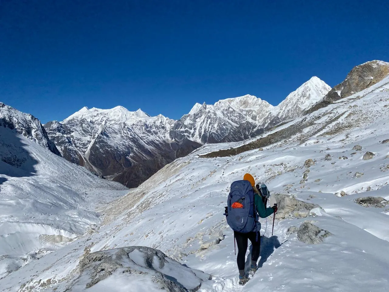 somewhere-at-Larkya-La-Pass-Area-dutch-guest-were-roaming-around