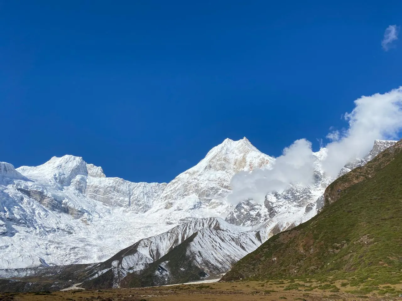 beautiful-view-of-Mount-Manaslu