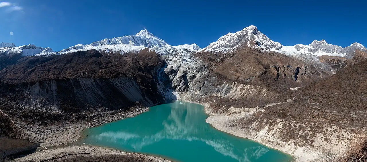 Birendra_lake_and_Mt._Manaslu all himalayan trek